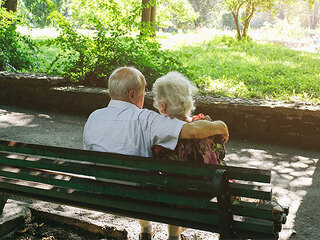 Senioren-Paar-248853947-AS-Vadym