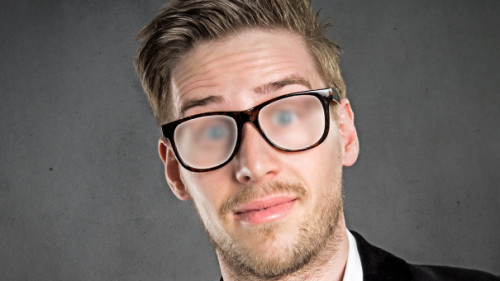 Anzugtraeger-Brille-beschlagen-53286064-AS-lassedesignen