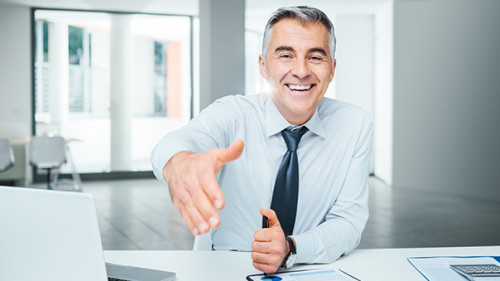 Anzugtraeger-Handshake-90884440-AS-StockPhotoPro