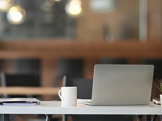 Buero-leer-306711920-AS-sodawhiskey