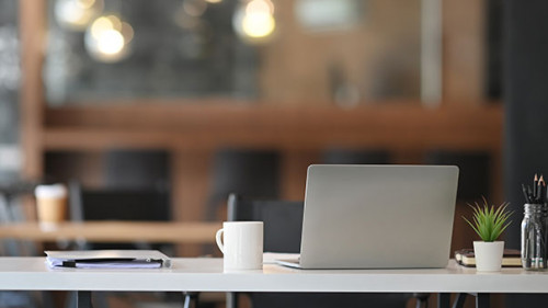 Buero-leer-306711920-AS-sodawhiskey