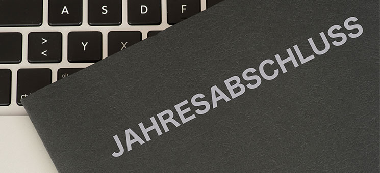 Jahresabschluss-176364768-AS-studio-v-zwoelf