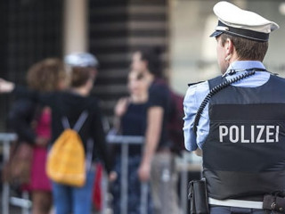 Polizist-160644362-AS-Tobias-Arhelger