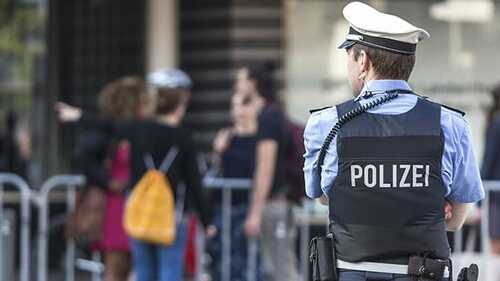 Polizist-160644362-AS-Tobias-Arhelger