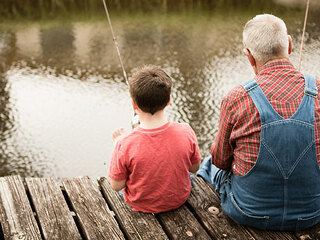 Opa-Enkel-Angeln-222653360-AS-IdeaBug-Inc