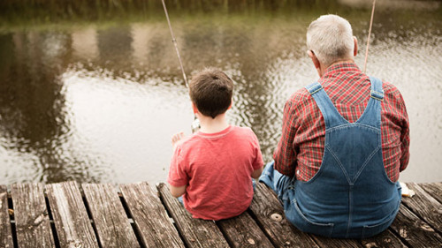 Opa-Enkel-Angeln-222653360-AS-IdeaBug-Inc