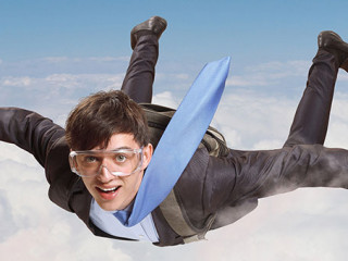 Anzugtraeger-Skydiving-110417534-AS-Sergey-Nivens