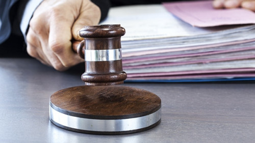 Richter-Hammer-Unterlagen-134837793-AS-sebra