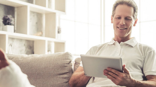 Mann-Gips-Tablet-144705884-AS-VadimGuzhva