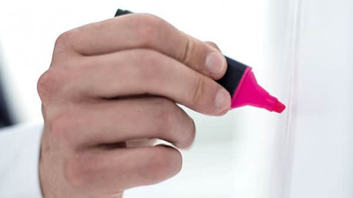 Anzugtraeger-Textmarker-pink-228847291-AS-ASDF