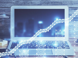 Laptop-Pfeil-320990388-AS-peshkova