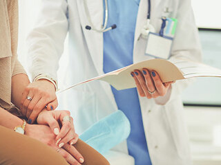 Patient-und-Arzt-167846258-AS-s_l