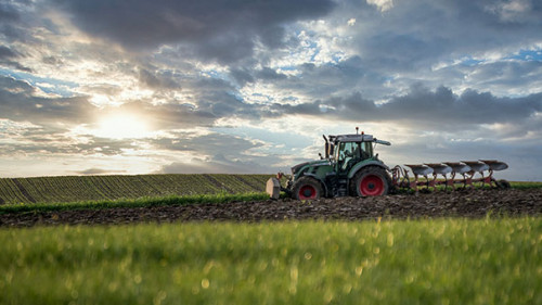 Traktor-Feld-5753374-AS-Franz26