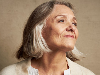 Seniorin-Laecheln-279224908-AS-SHOTPRIME-STUDIO