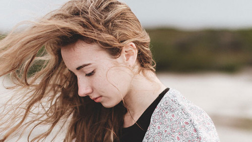 Frau-traurig-2587420-PB-StockSnap