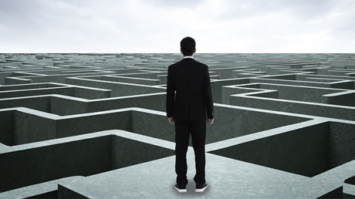 Anzugtraeger-Labyrinth-282656301-AS-MyCreative