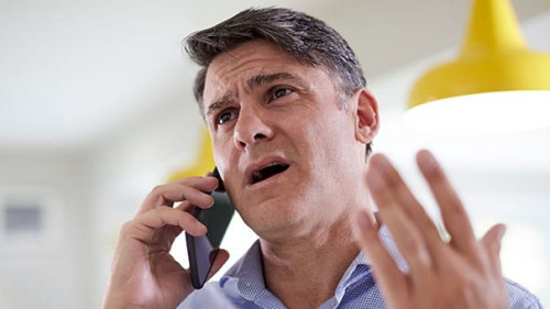 Mann-Telefon-230593362-AS-Daisy-Daisy