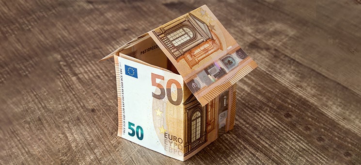 Haus-aus-Geldscheinen-144852924-AS-graja