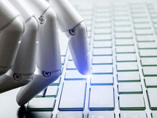 Roboterhand-Laptop-222435493-AS-sompong-tom