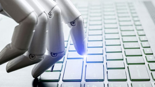 Roboterhand-Laptop-222435493-AS-sompong-tom