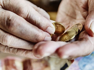 Haende-Geld-235662149-AS-bilderstoeckchen