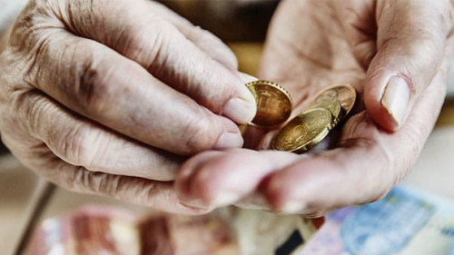 Haende-Geld-235662149-AS-bilderstoeckchen