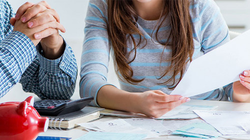 Paar-Taschenrechner-Sparschwein-292604328-AS-Elnur