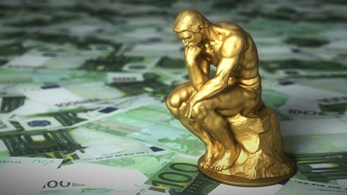 Goldene-Skultur-Geldscheine-256720079-AS-3dsculptor