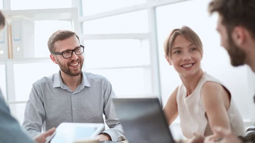 Mitarbeiter-Meeting-291614957-AS-ASDF