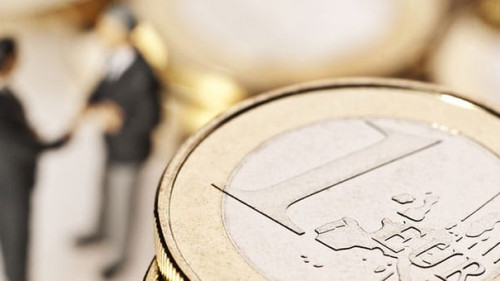 Anzugtraeger-Euro-40952023-AS-Eisenhans