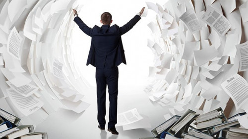 Anzugtraeger-Papier-109370173-AS-Vladimir-Melnikov