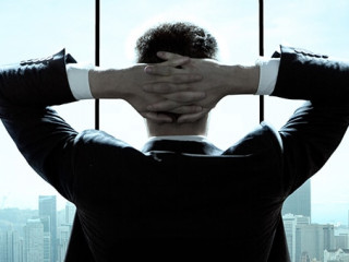 Anzugtraeger-entspannt-55989569-AS-peshkova