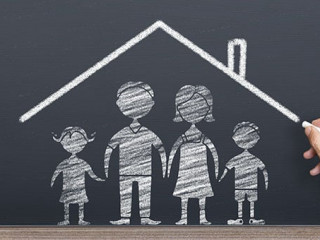 Haus-Familie-Hand-Kreide-273078893-AS-Memed-ÖZASLAN