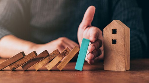 Dominos-Hand-Haus-221175552-AS-whyframeshot