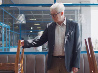 Besitzer-Restaurant-366707218-AS-Anatoliy