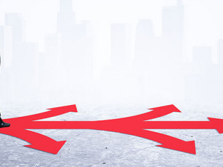 Anzugtraeger-Pfeile-214469335-AS-peshkova