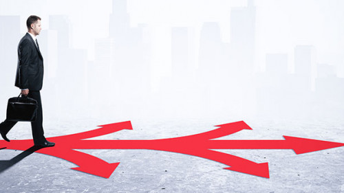 Anzugtraeger-Pfeile-214469335-AS-peshkova