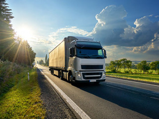 Lastwagen-228011633-AS-am