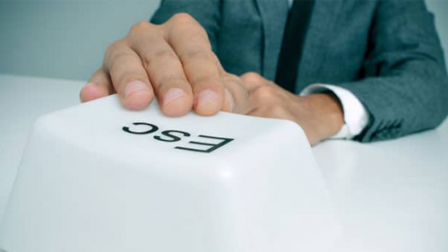 Anzugtraeger-Escape-58532526-AS-nito