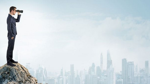 Anzugtraeger-Fernglas-313123549-AS-ra2-studio