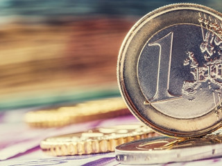 Euro-Geldscheine-100632914-AS-weyo