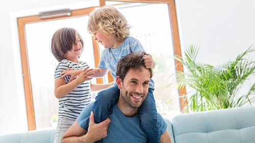 Vater-Kinder-270798389-AS-pikselstock