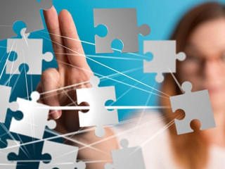 Frau-Puzzleteile-330465403-AS-vegefox-com