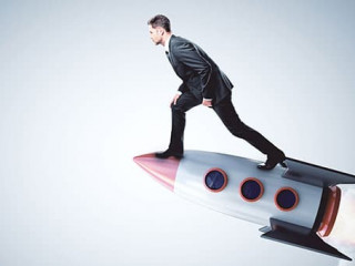 Anzugtraeger-Rakete-219593246-AS-peshkov