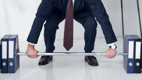 Anzugtraeger-Stange-Ordner-185118152-AS-LIGHTFIELD-STUDIOS