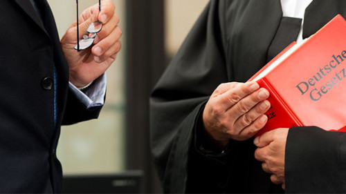 Richterin-Gesetzbuch-41207560-FO-Kzenon