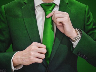 Anzugtraeger-Gruen-196817256-AS-SasinParaksa