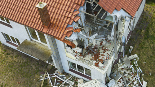 Haus-Sturmschaden-263993498-AS-FStockLuk