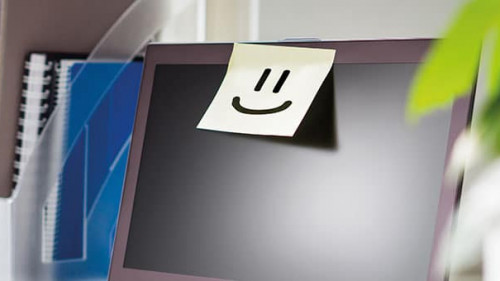 Laptop-Smiley-Pos-it-182959087-AS-terovesalainen