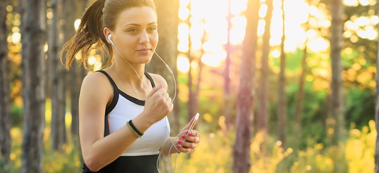 Frau-joggt-2592247-PB-StockSnap